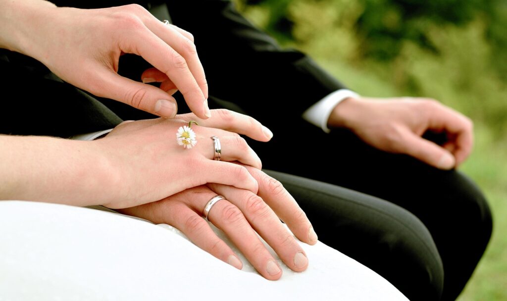 結婚式の2次会を幹事なしで成功させる方法は？