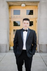 小さな結婚式でのタキシードの選び方は？