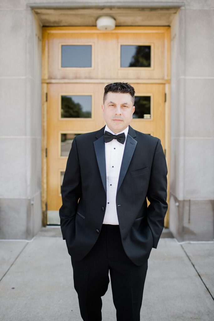 小さな結婚式でのタキシードの選び方は？