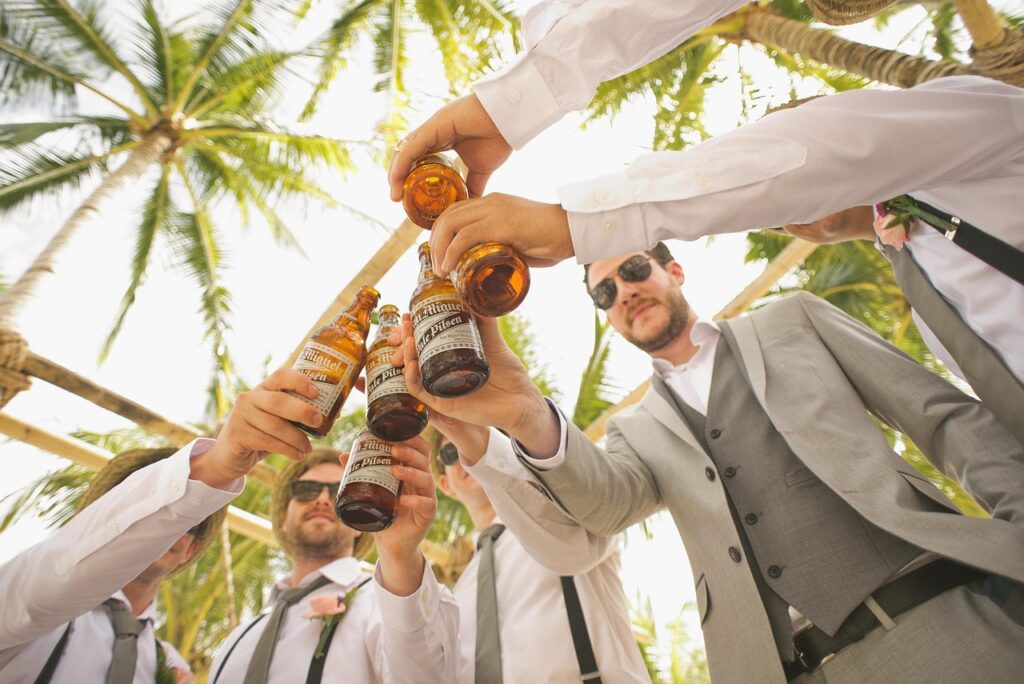 親族のみの結婚式での乾杯のタイミングやマナーは？