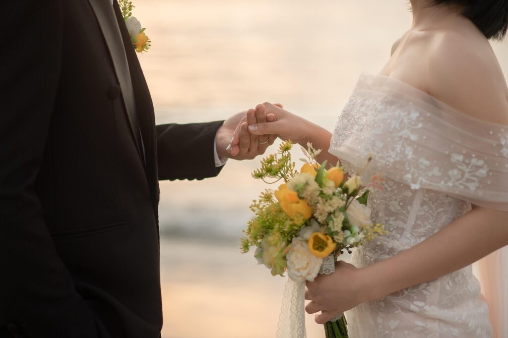 二人だけのビーチでの結婚式はどのように計画すれば良いですか？