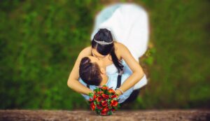 型にとらわれない結婚式のアイデアとは？