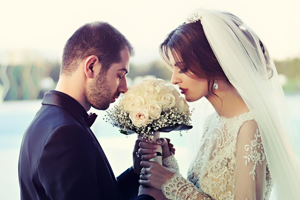 家族だけの結婚式にぴったりなドレスコーディネートは？